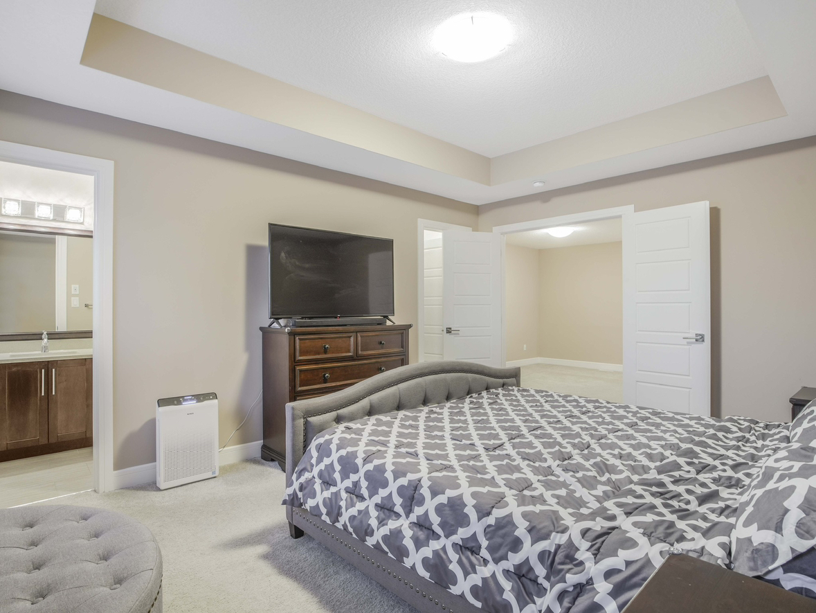 Dresser and 2 nightstands