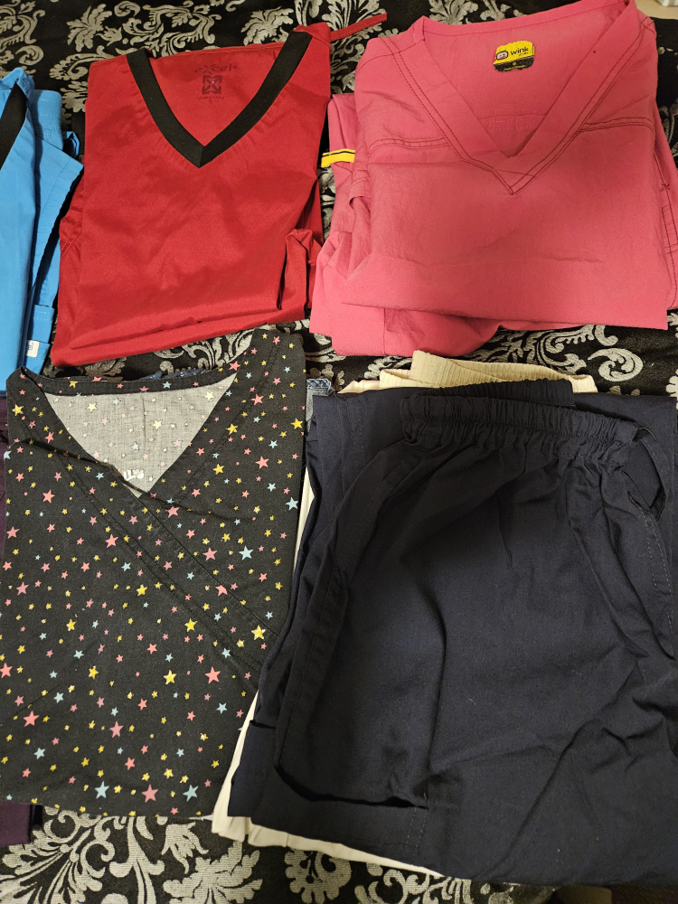 FREE scrubs, sleeveless and leggings - photo 5