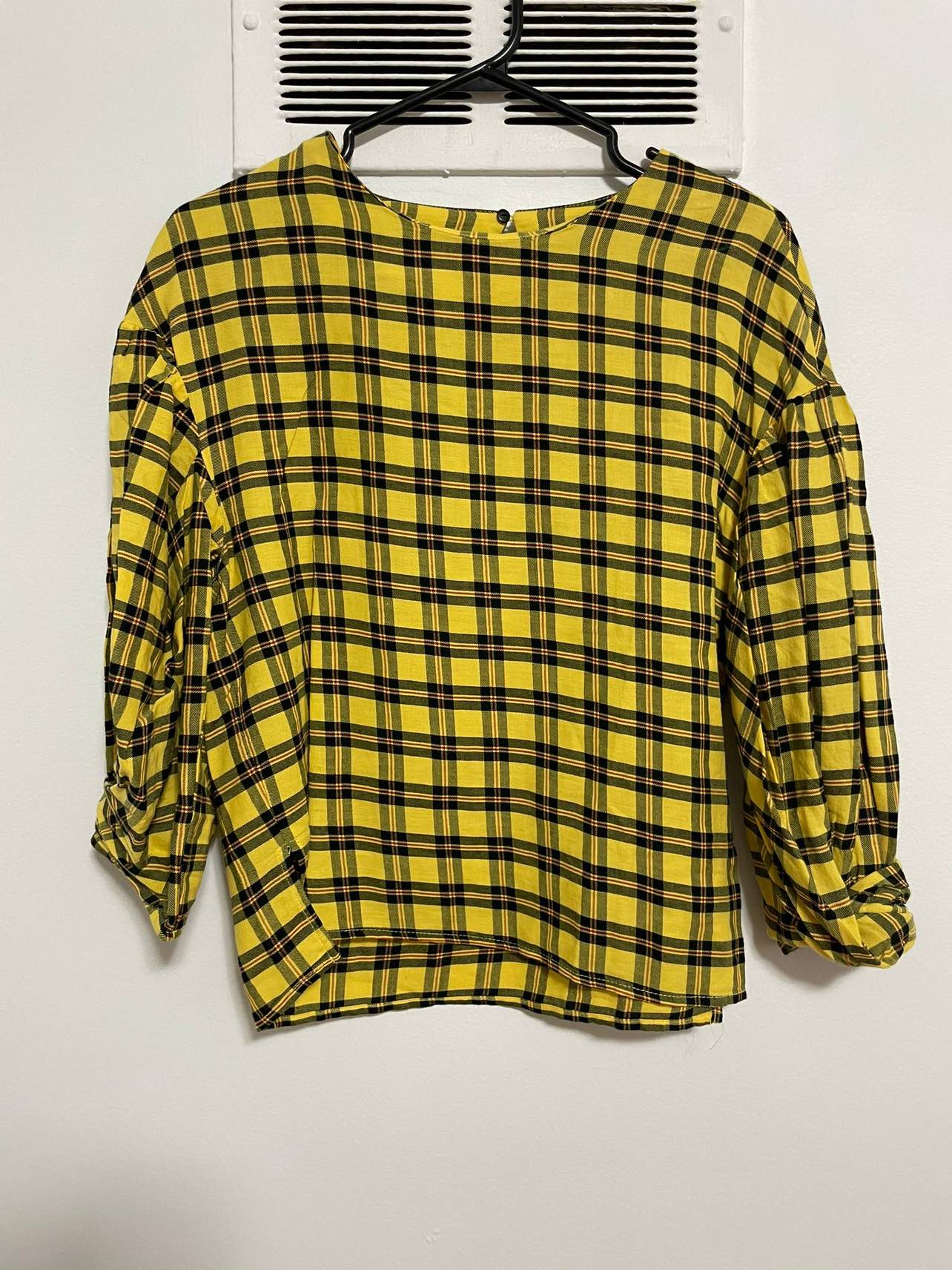 Women’s clothes (selling all my clothes for $5 each)