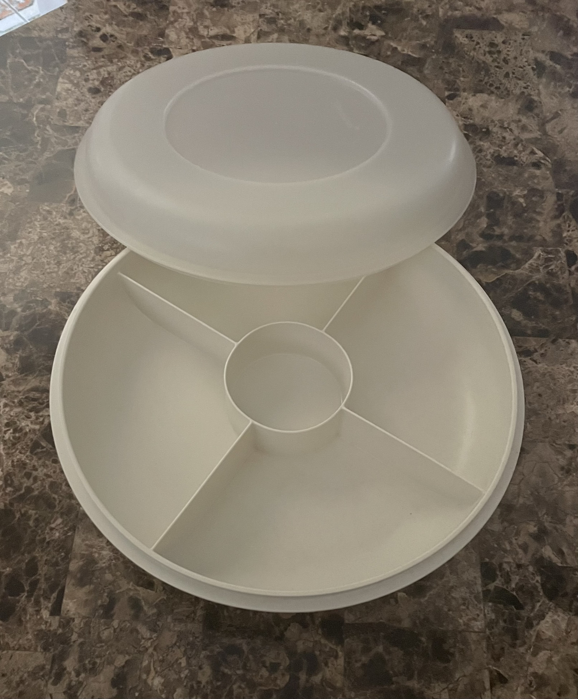 *REDUCED* Vintage Tupperware Veggie/Fruit/Dip Divided Tray 🏈 thumbnail