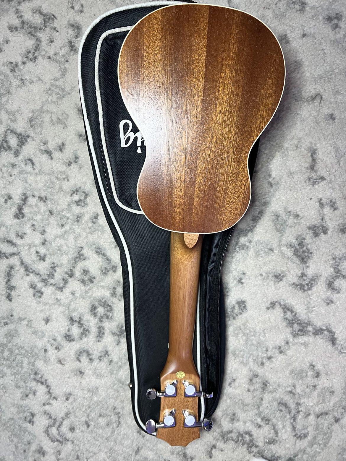 Like New - Ukelele with case - photo 5