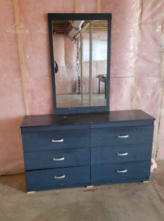 Queen Bed with Dresser - photo 2