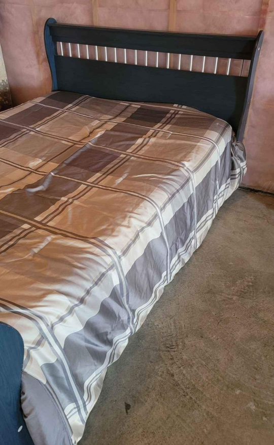 Queen Bed with Dresser - photo 3