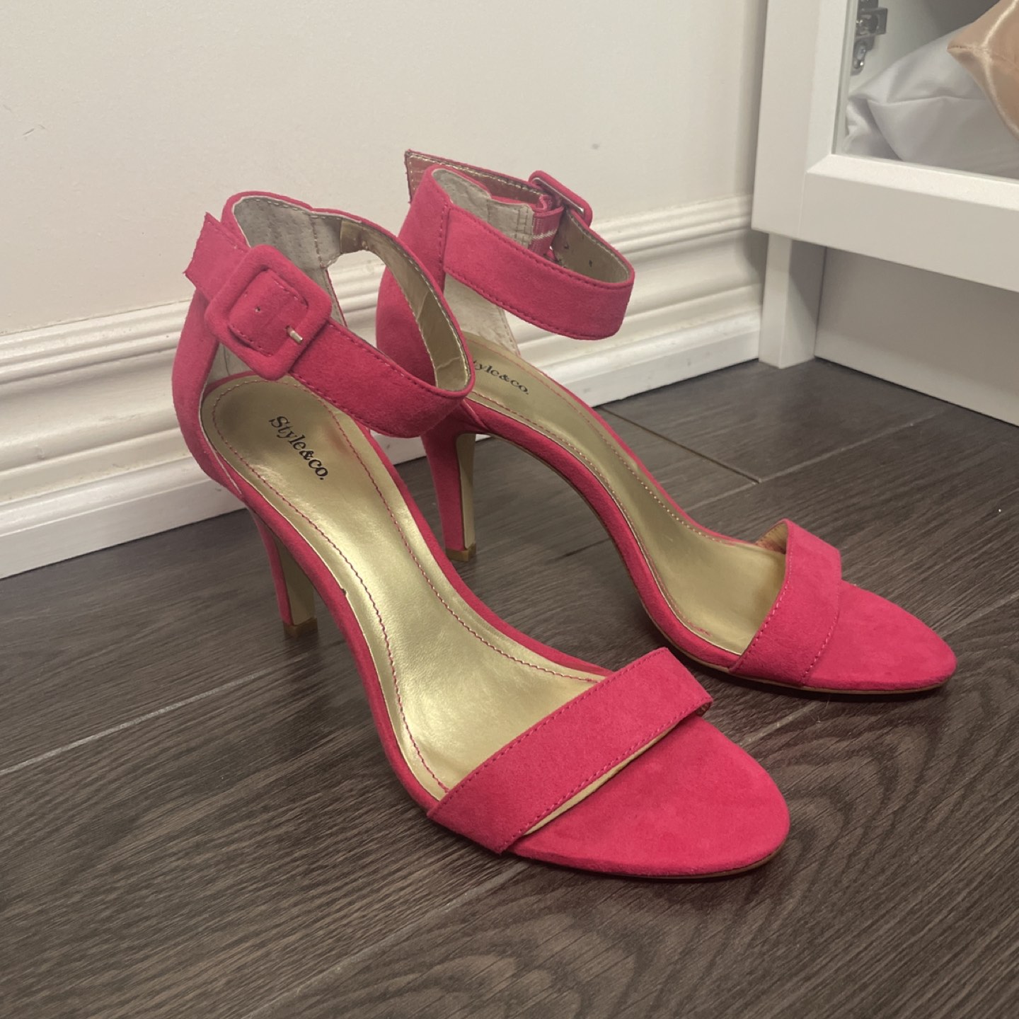 hot pink sandal with buckle 80mm size 7 - photo 2
