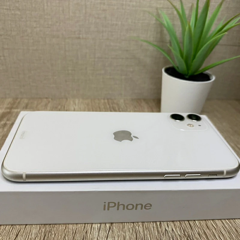 Brand New White Titanium iPhone 15 PRO 256gb (Sealed Box) thumbnail
