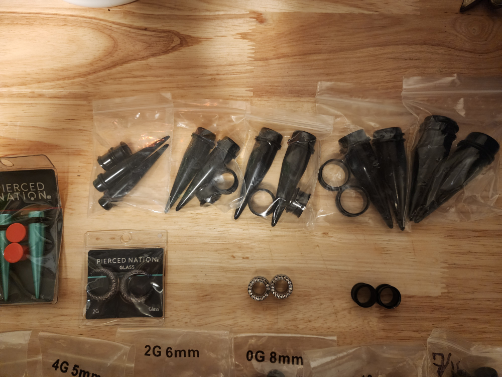 Ears plugs and expanders image indicator(2)