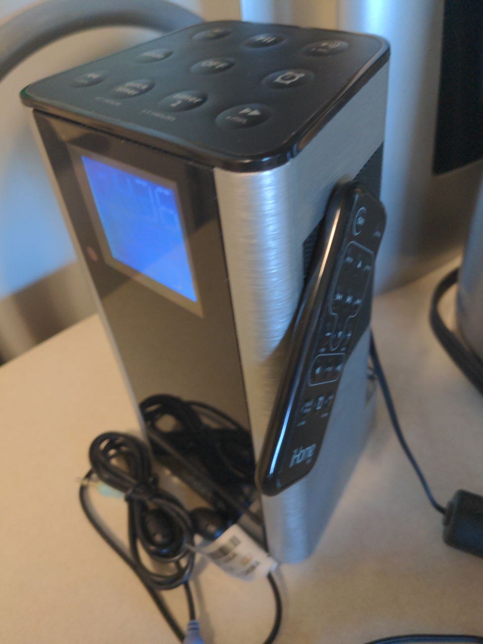 iHome - iPod/(old)iPhone music dock/radio image indicator(6)