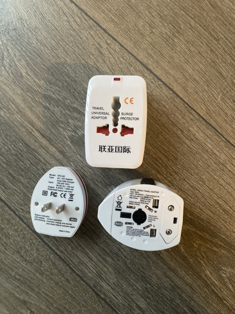 Universal travel adapter * 3 thumbnail