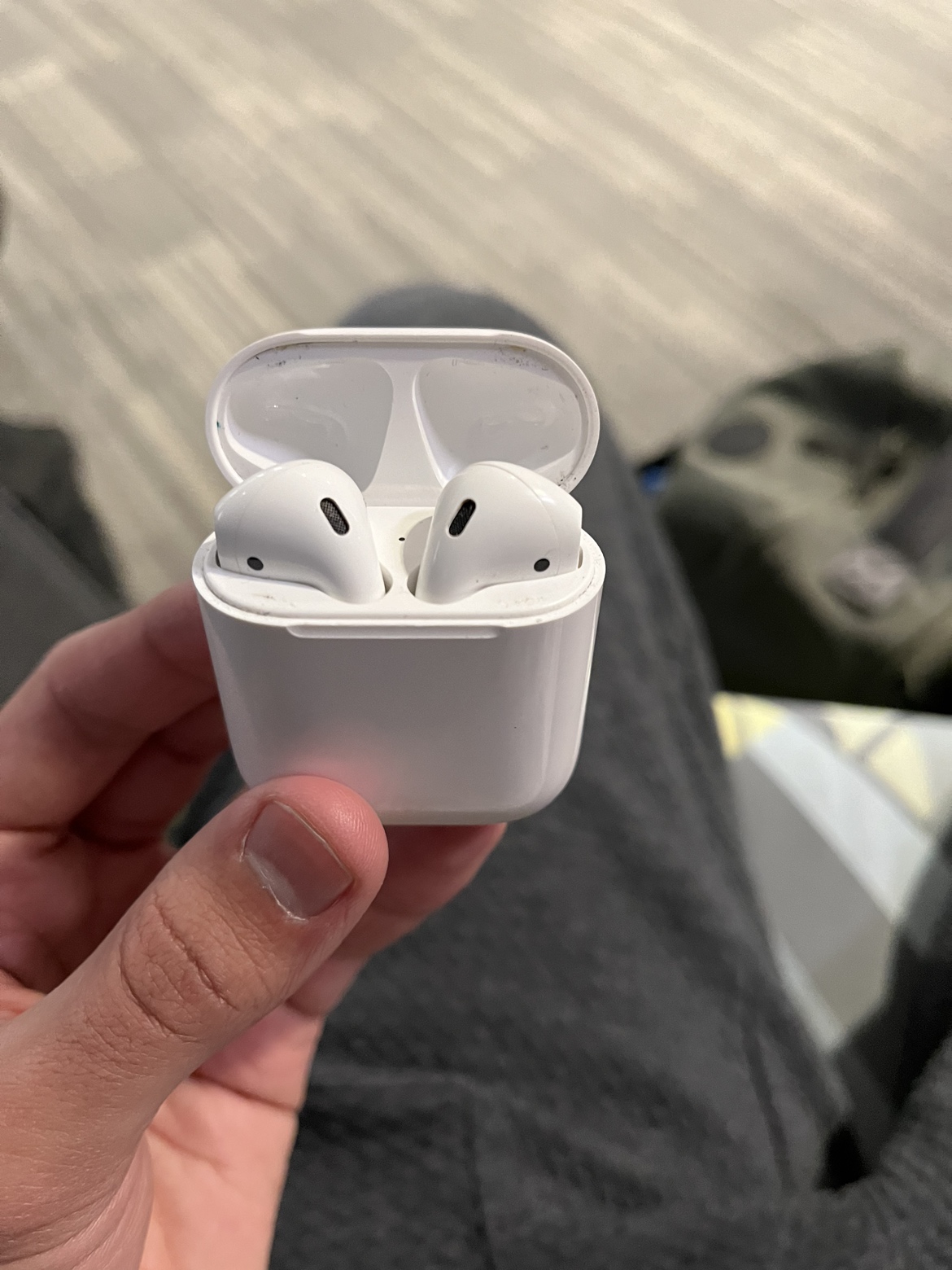 Apple AirPods 1st Gen - photo 2