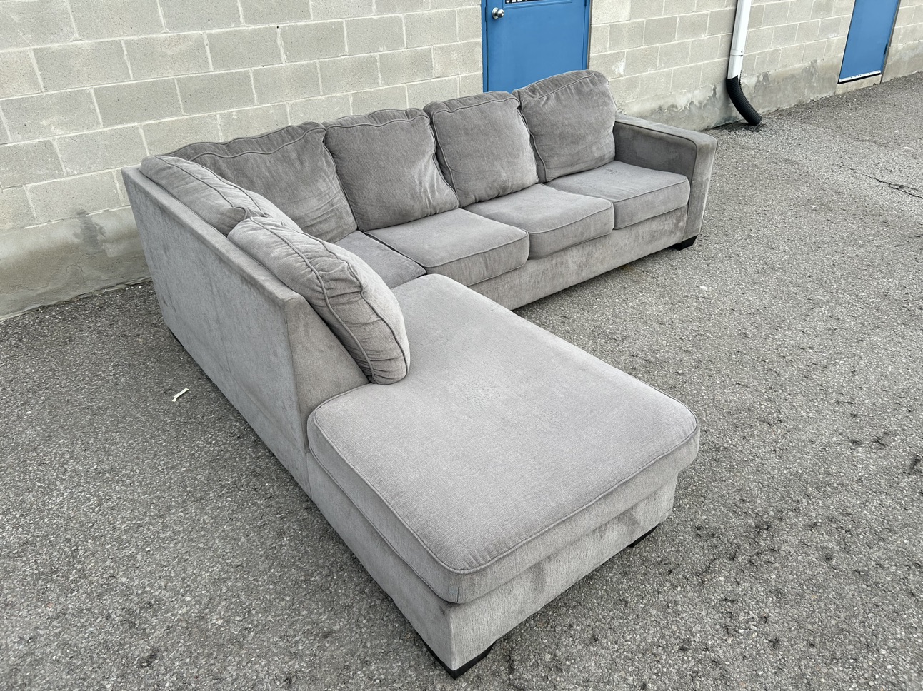 FREE DELIVERY• ASHLEY GREY MODERN LARGE SECTIONAL COUCH / SOFA - photo 2