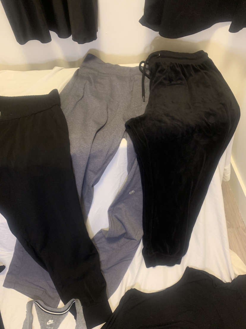 Black/grey lot woman’s XL with 20+ items for one low price image indicator(6)