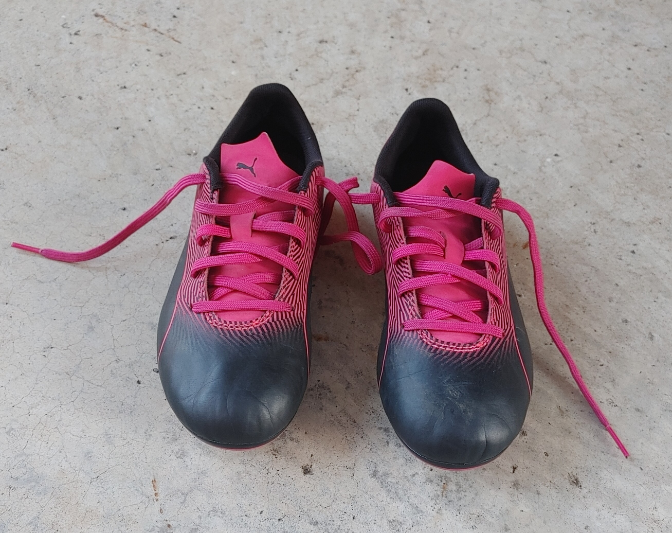 Soccer cleats image indicator(7)