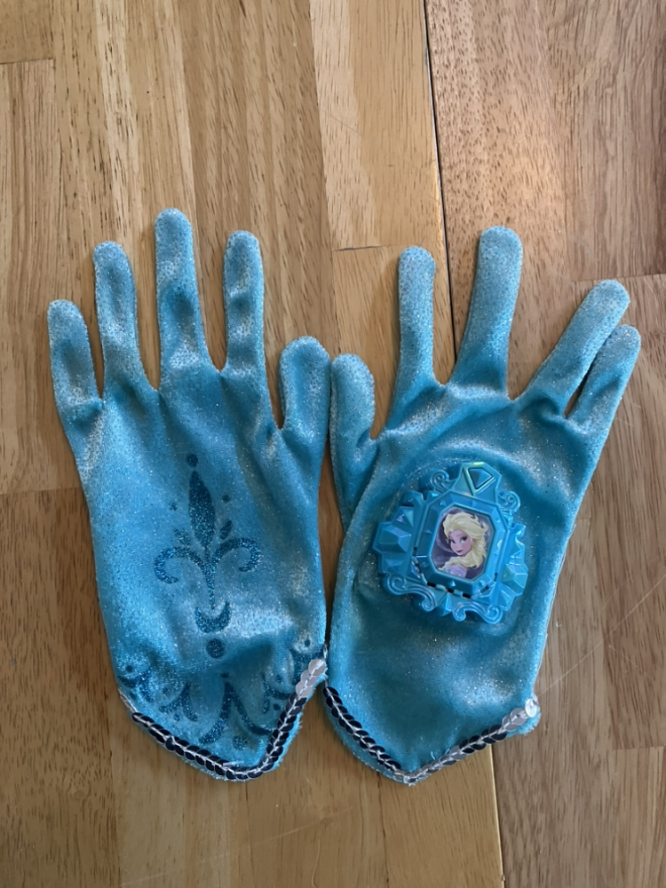 Disney Frozen Gloves - plays music thumbnail