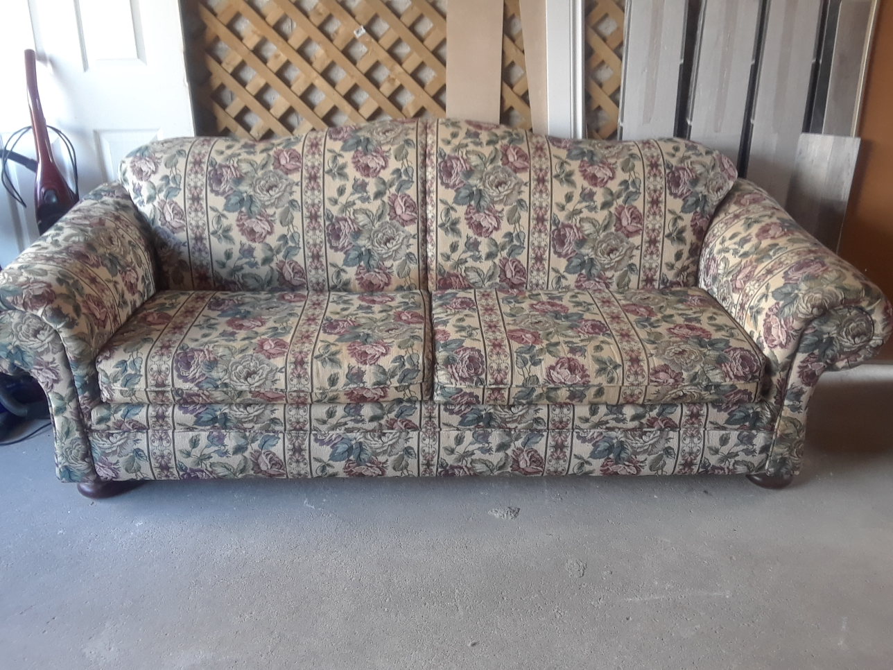 Beautiful Floral Full Couch/Sofa thumbnail