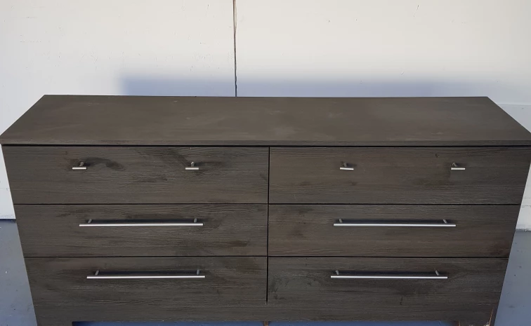 Dresser with 6 drawers thumbnail