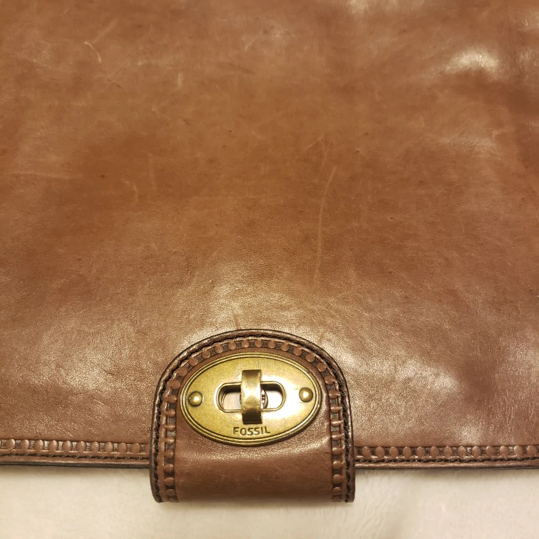 Fossil leather croosbody bag image indicator(4)