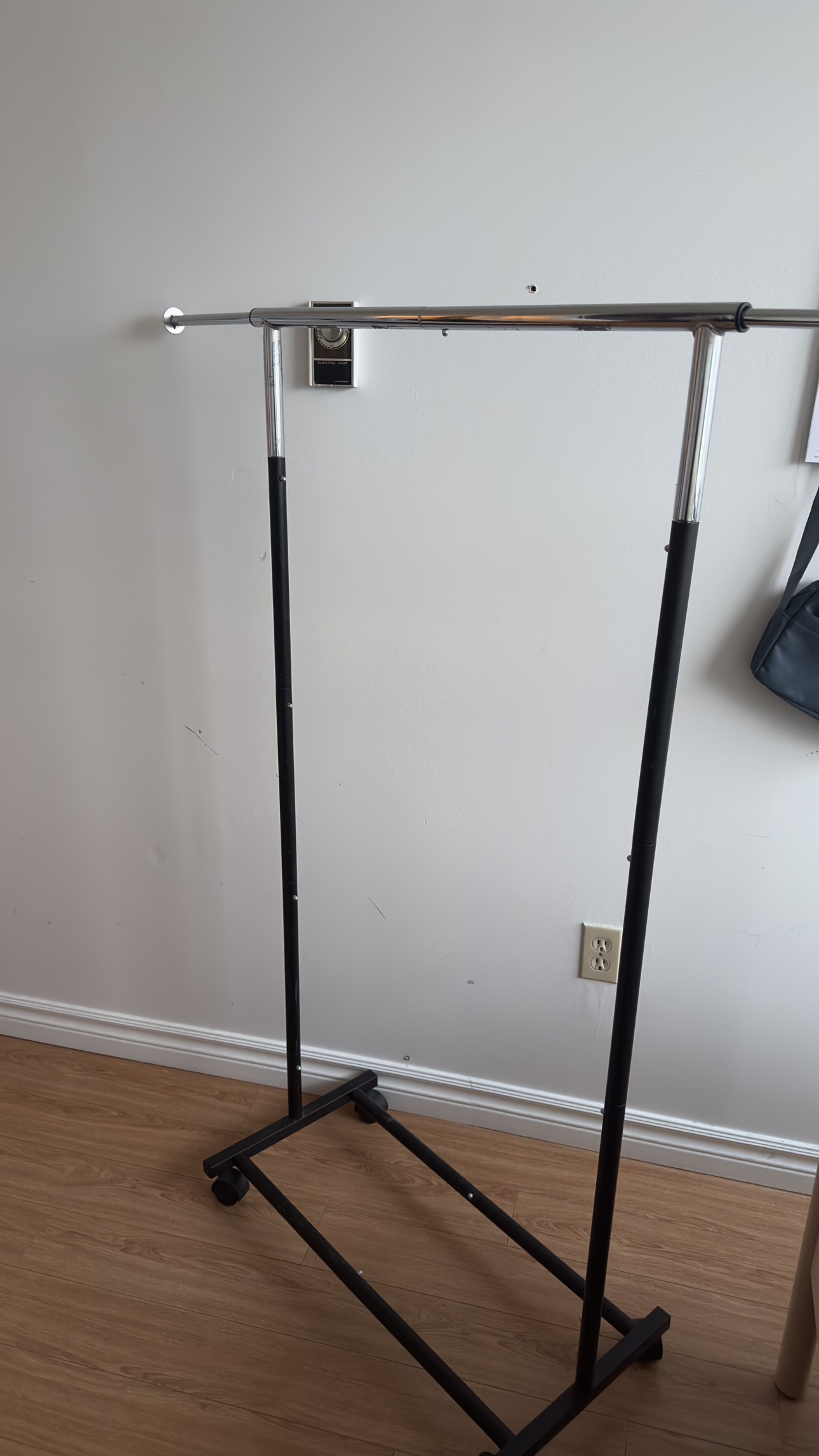 Cloth stand