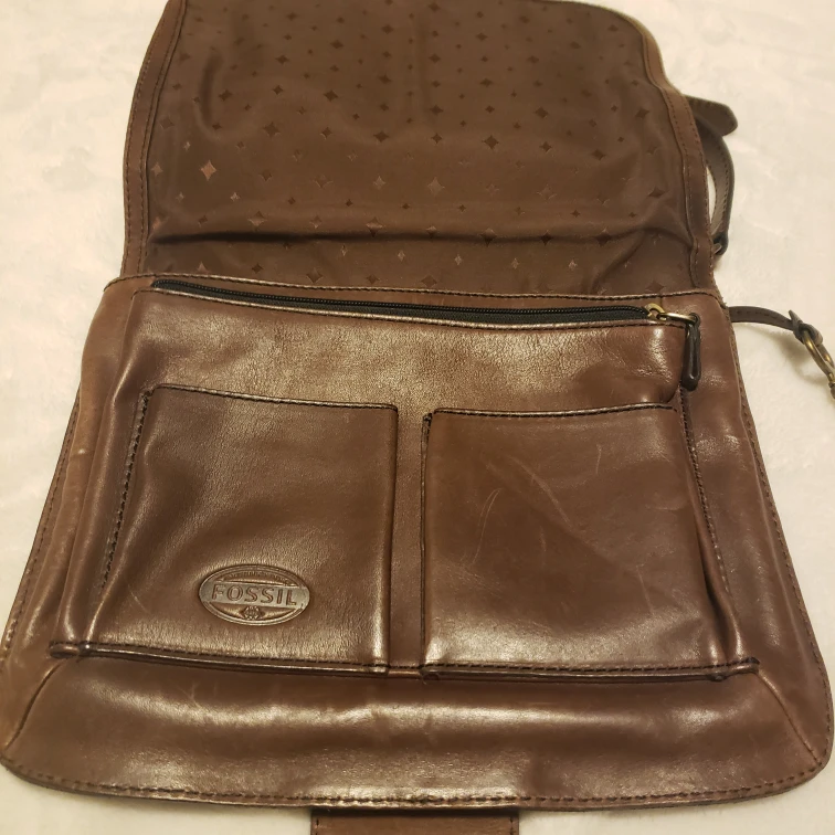 Fossil leather croosbody bag image indicator(2)