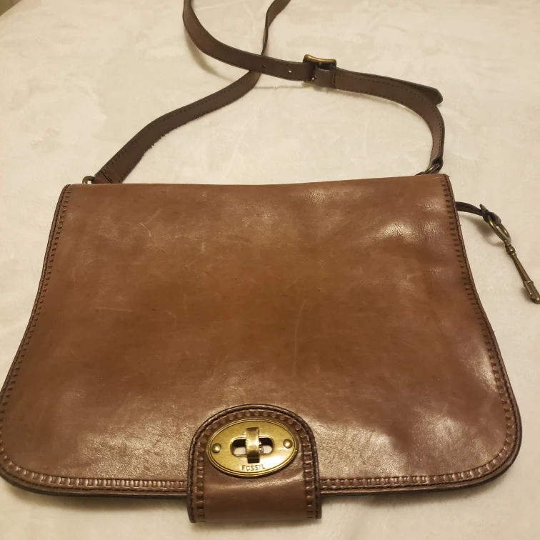 Fossil leather croosbody bag image indicator(3)