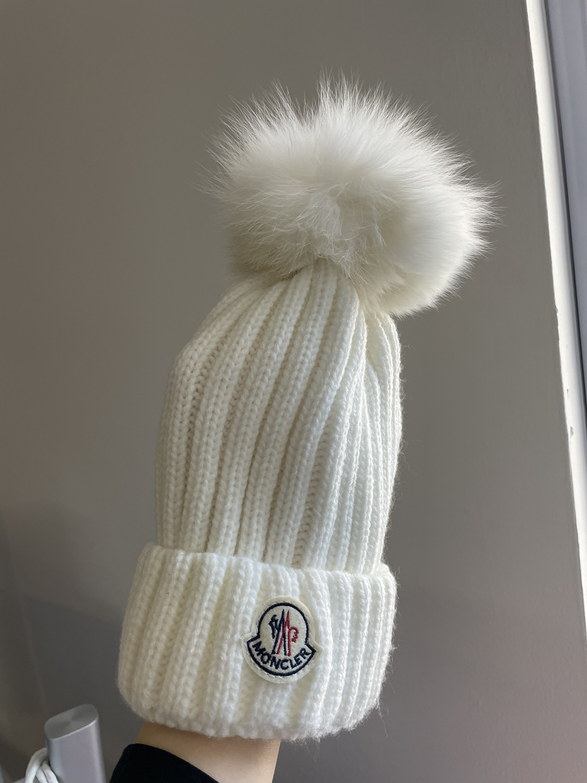 Moncler white beanie - photo 3