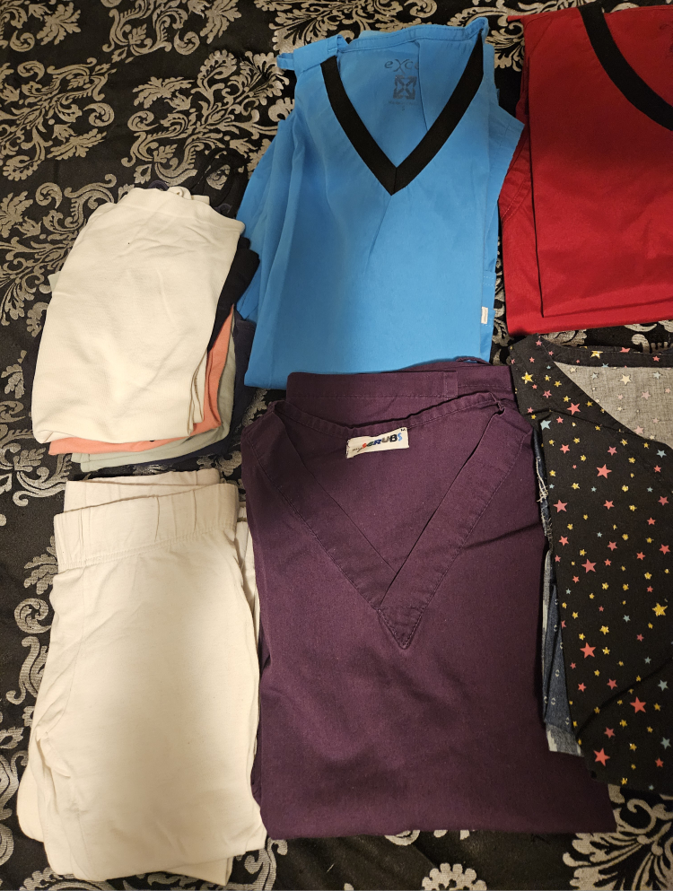 FREE scrubs, sleeveless and leggings - photo 3
