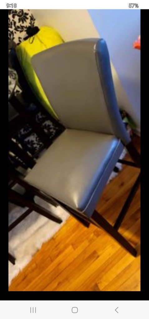 Comedor de 4 sillas  de poco uso se ve como nuevo - photo 2