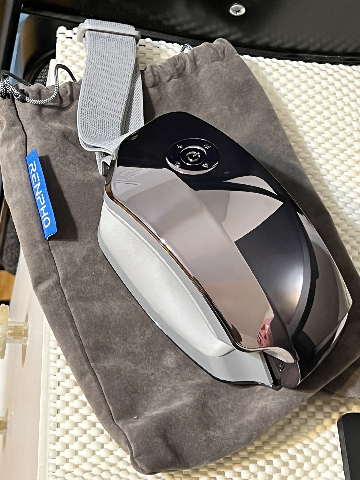 Renpho Visual Eye massager with heat, vibration and music