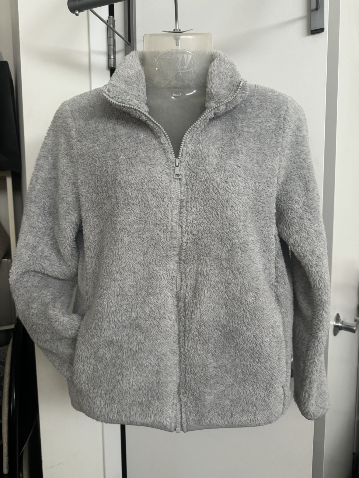 (M) Uniqlo sweater thumbnail