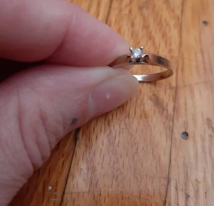 10k White Gold Diamond Ring 💍 image indicator(4)