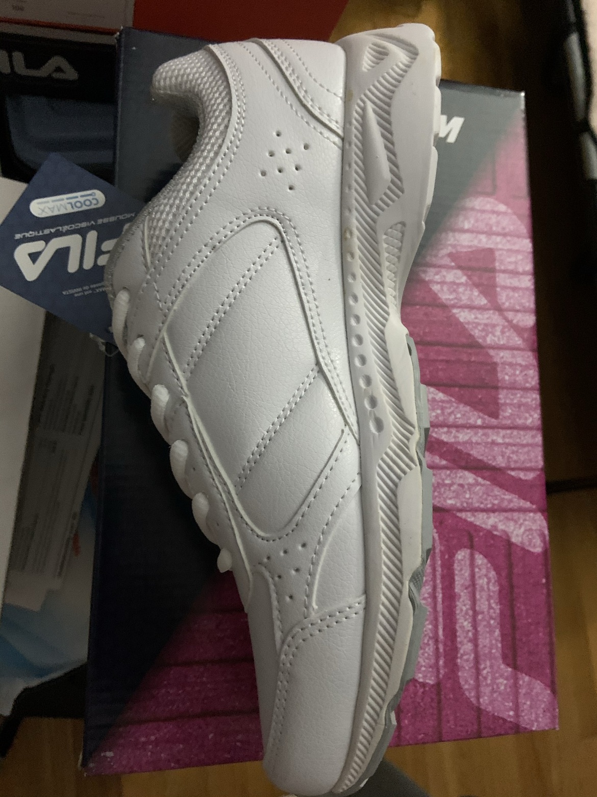 BNIB Fila woman’s memory form sneaker image indicator(7)