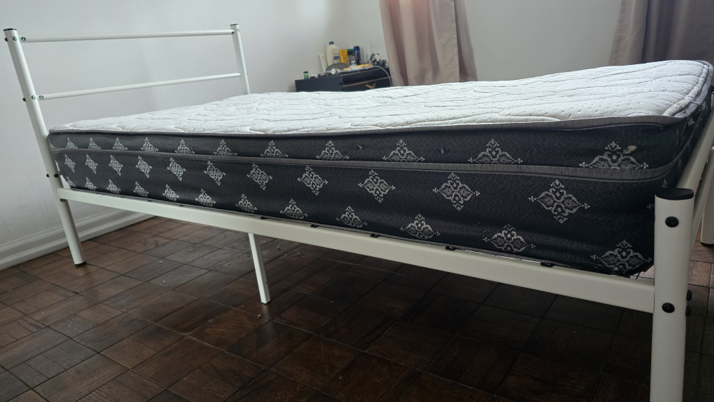 Twin Bed Mattress || Mint Condition - photo 2