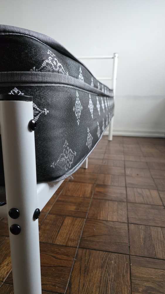 Twin Bed Mattress || Mint Condition - photo 3