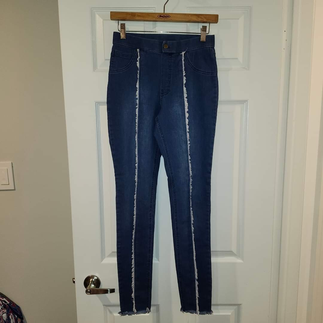 ZEZA B by HUE High Waist Frayed DENIM LEGGINGS # S image indicator(3)