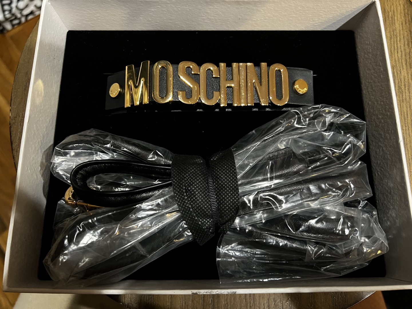 H&Moschino Dog Collar image indicator(2)