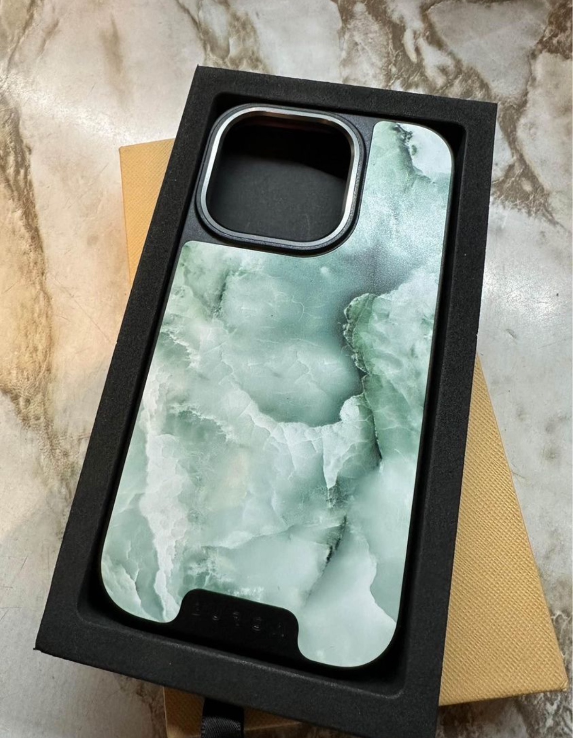 BURGA MagSafe iPhone 14 Pro Case image indicator(4)