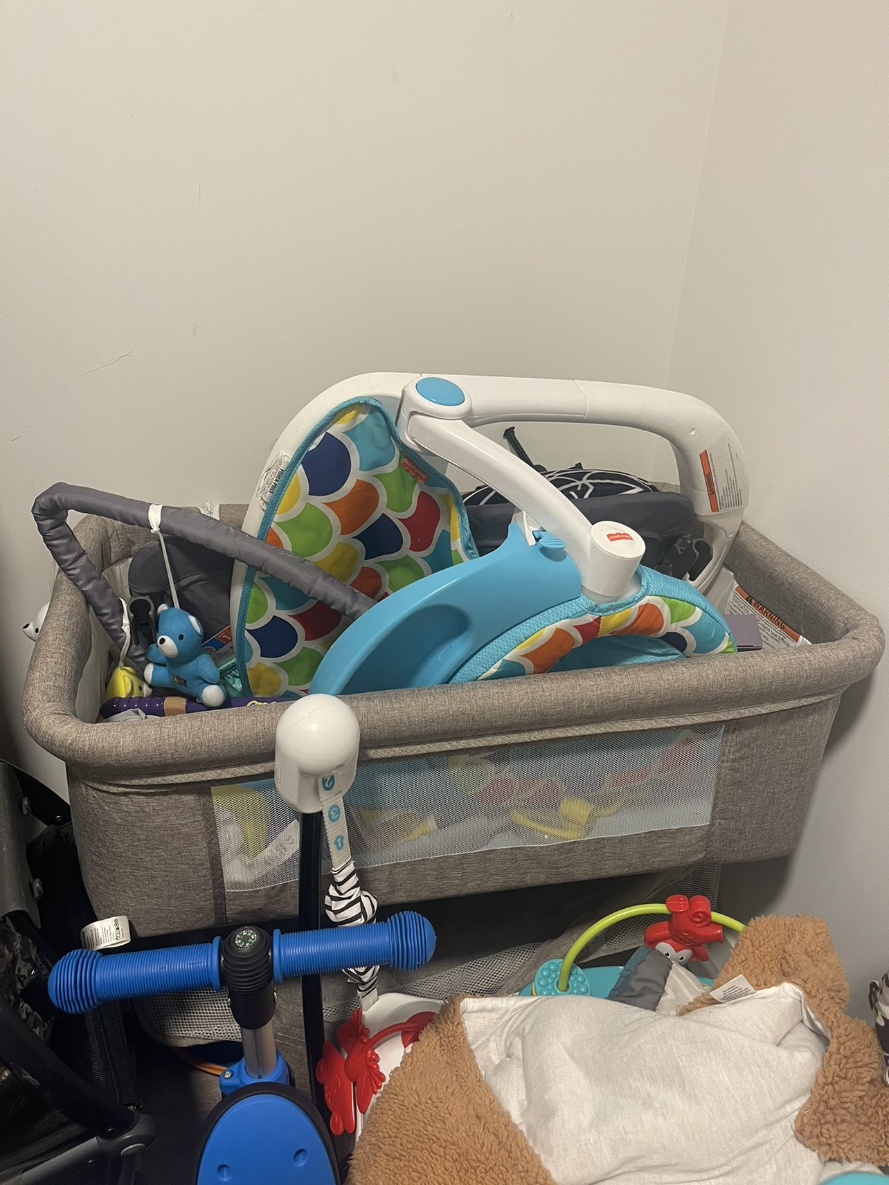Infant side sleeper portable bassinet on wheels