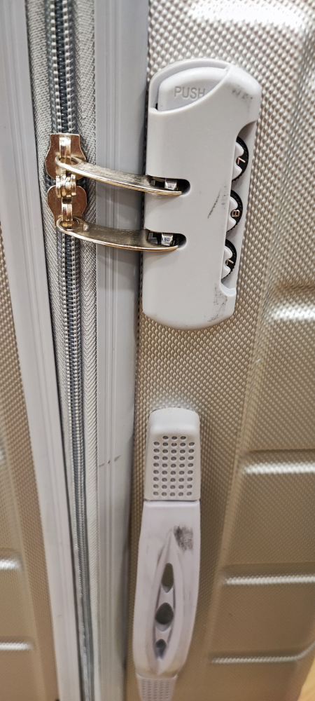 suitcase - photo 3
