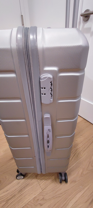 suitcase - photo 4