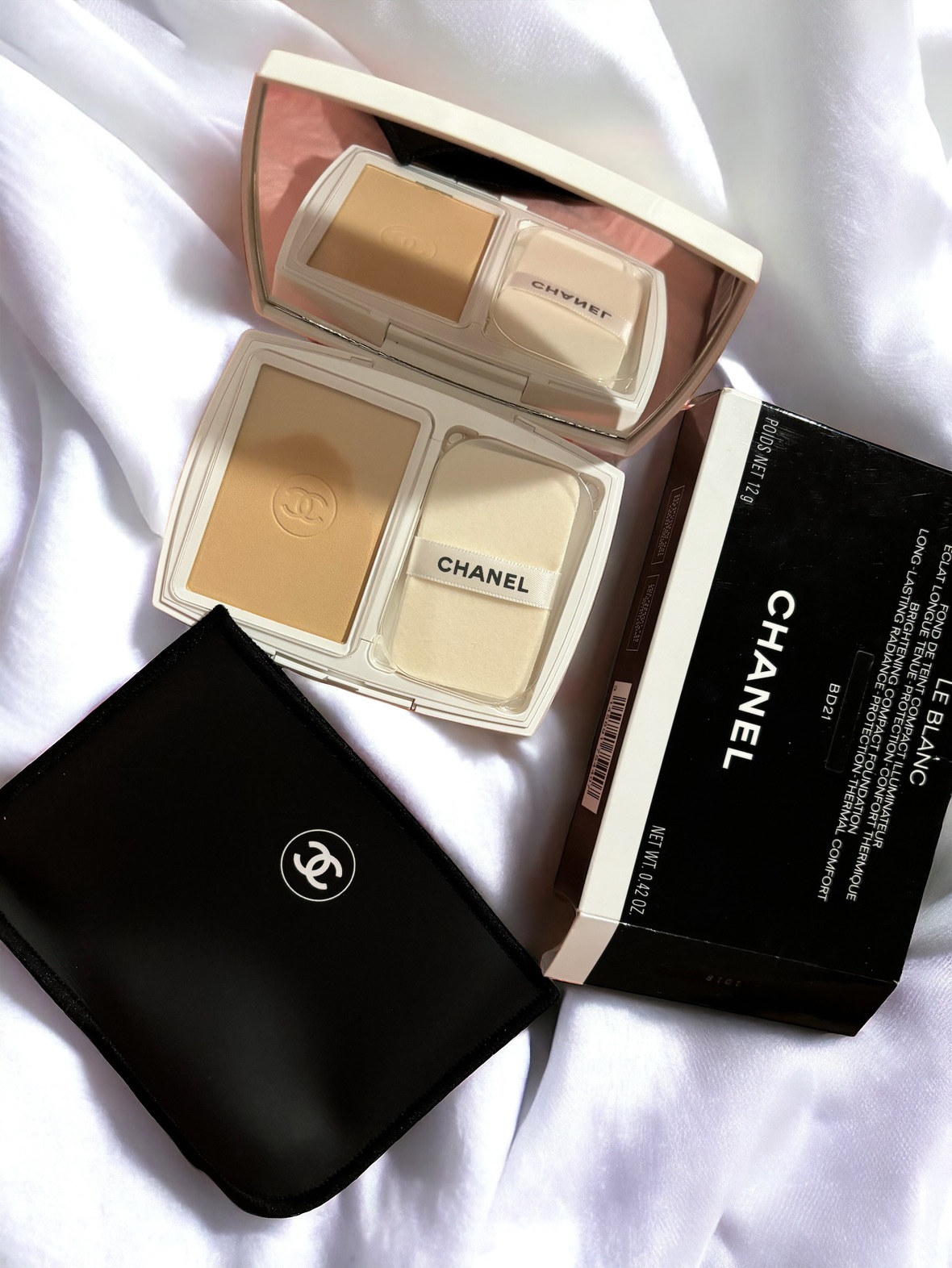 Authentic Chanel compact foundations image indicator(2)