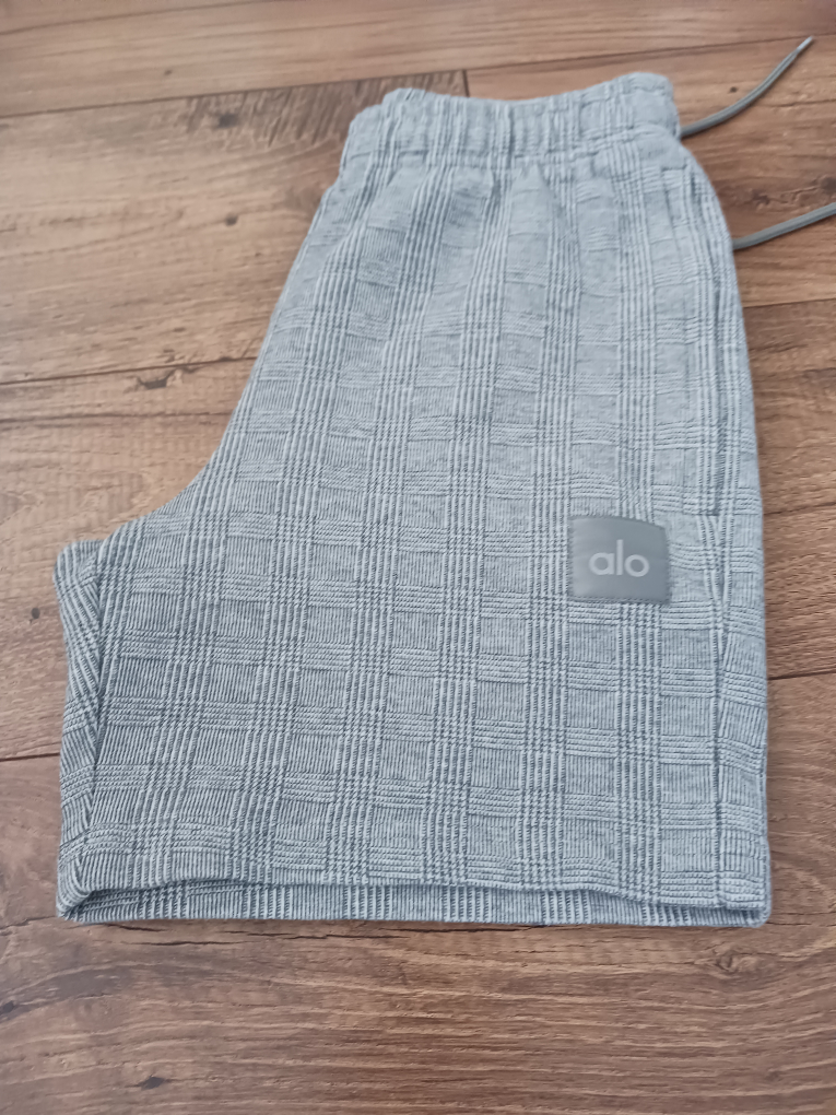 alo short pants size m brend new condition