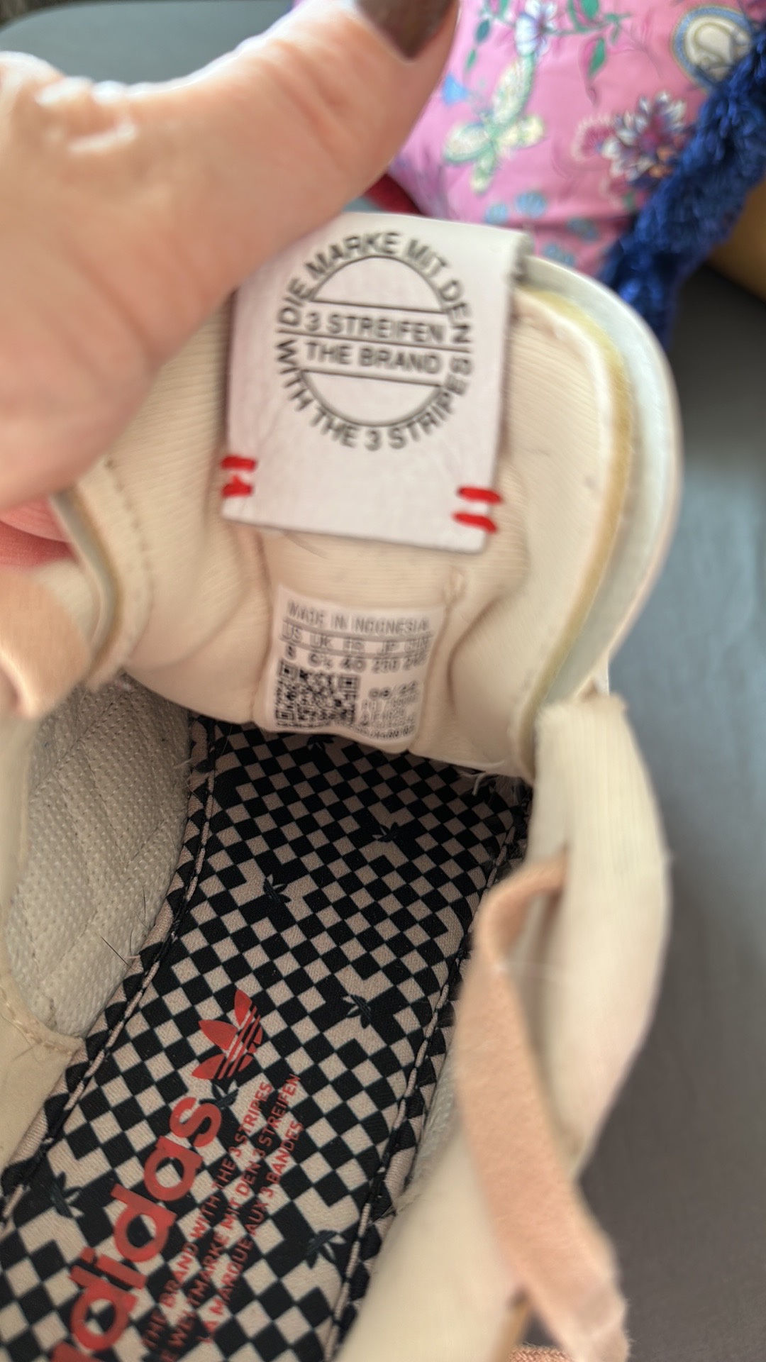 Like new size 8 ladies sneakers - photo 5