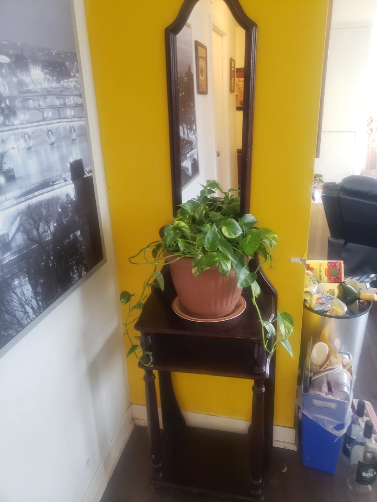 table with mirror
