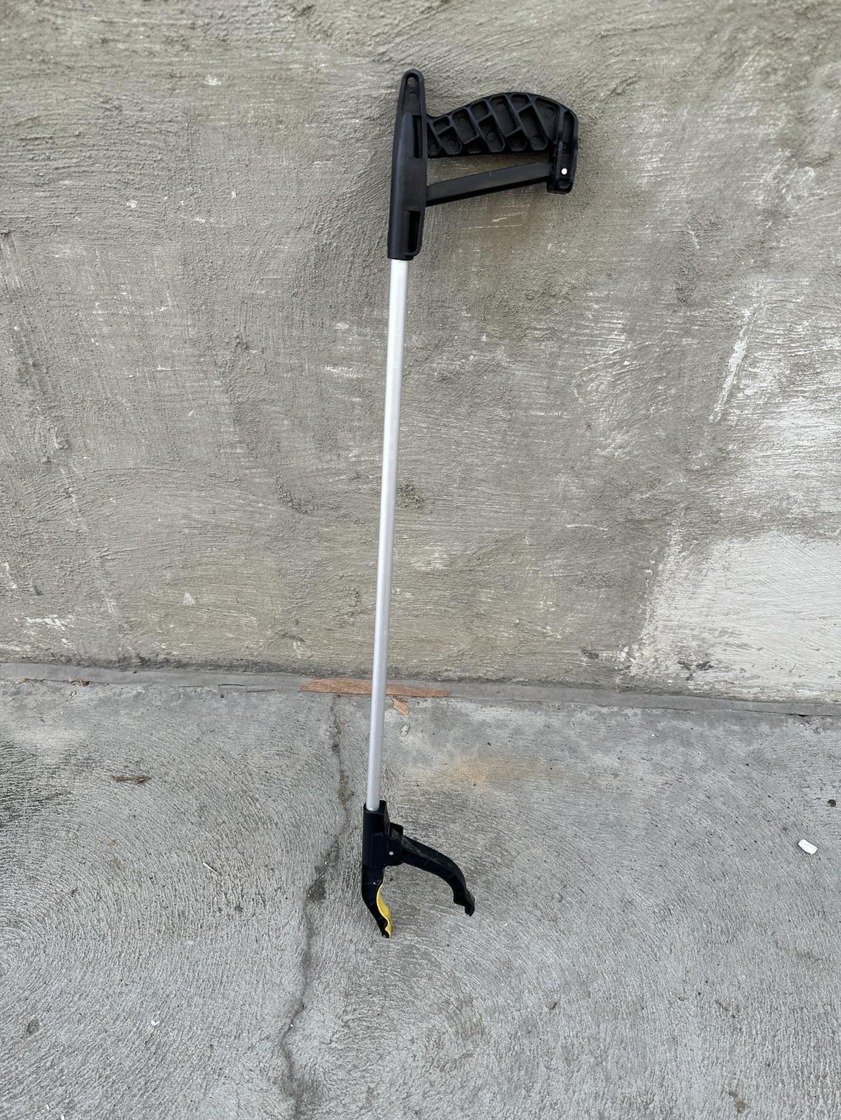 Pick-up tool grabber thumbnail