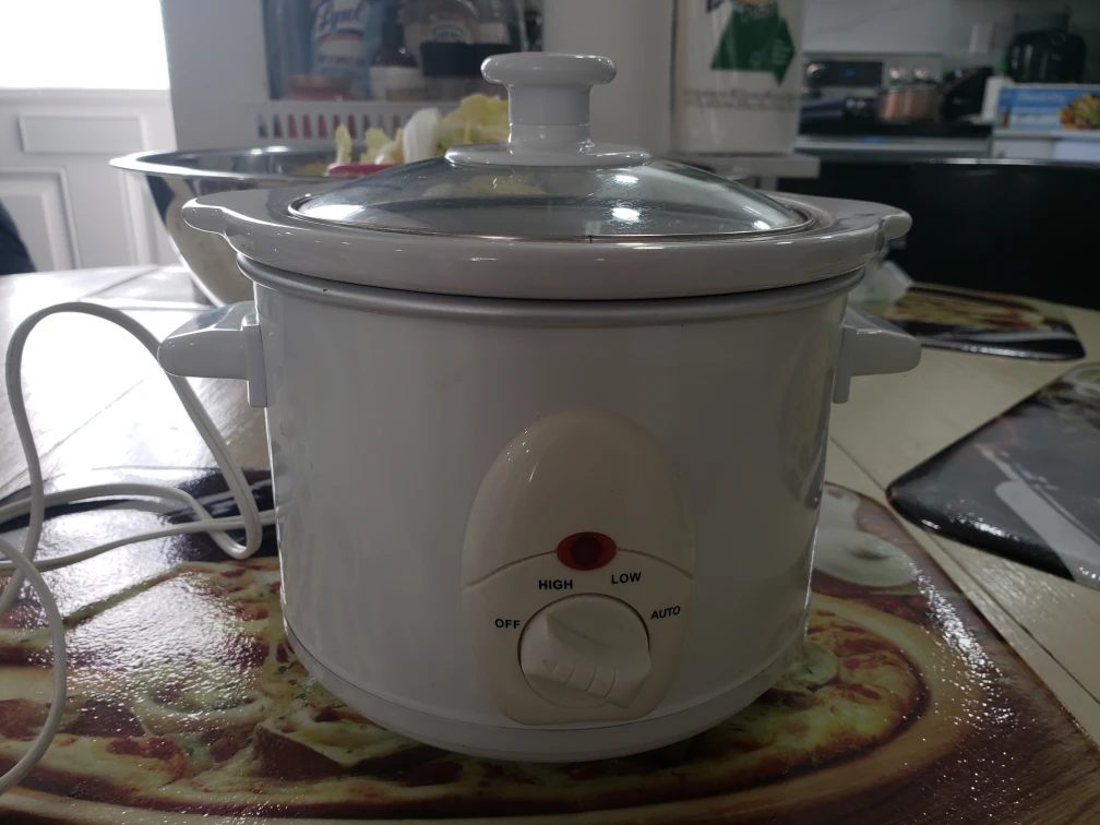 Slow cooker