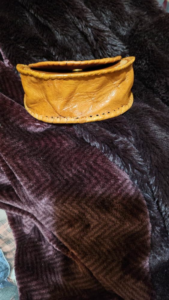 CROSSBODY LEATHER POUCH WITH LUCKY ELEPHANT image indicator(6)