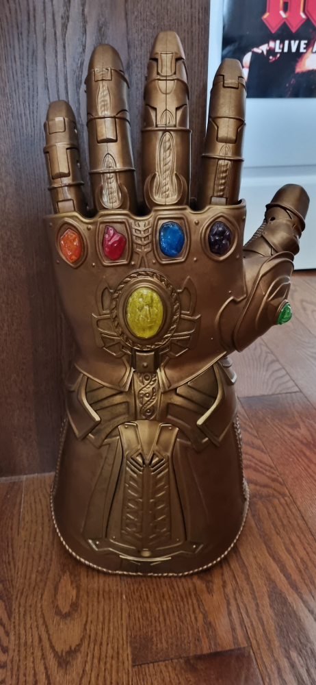 Infinity War gauntlet thumbnail