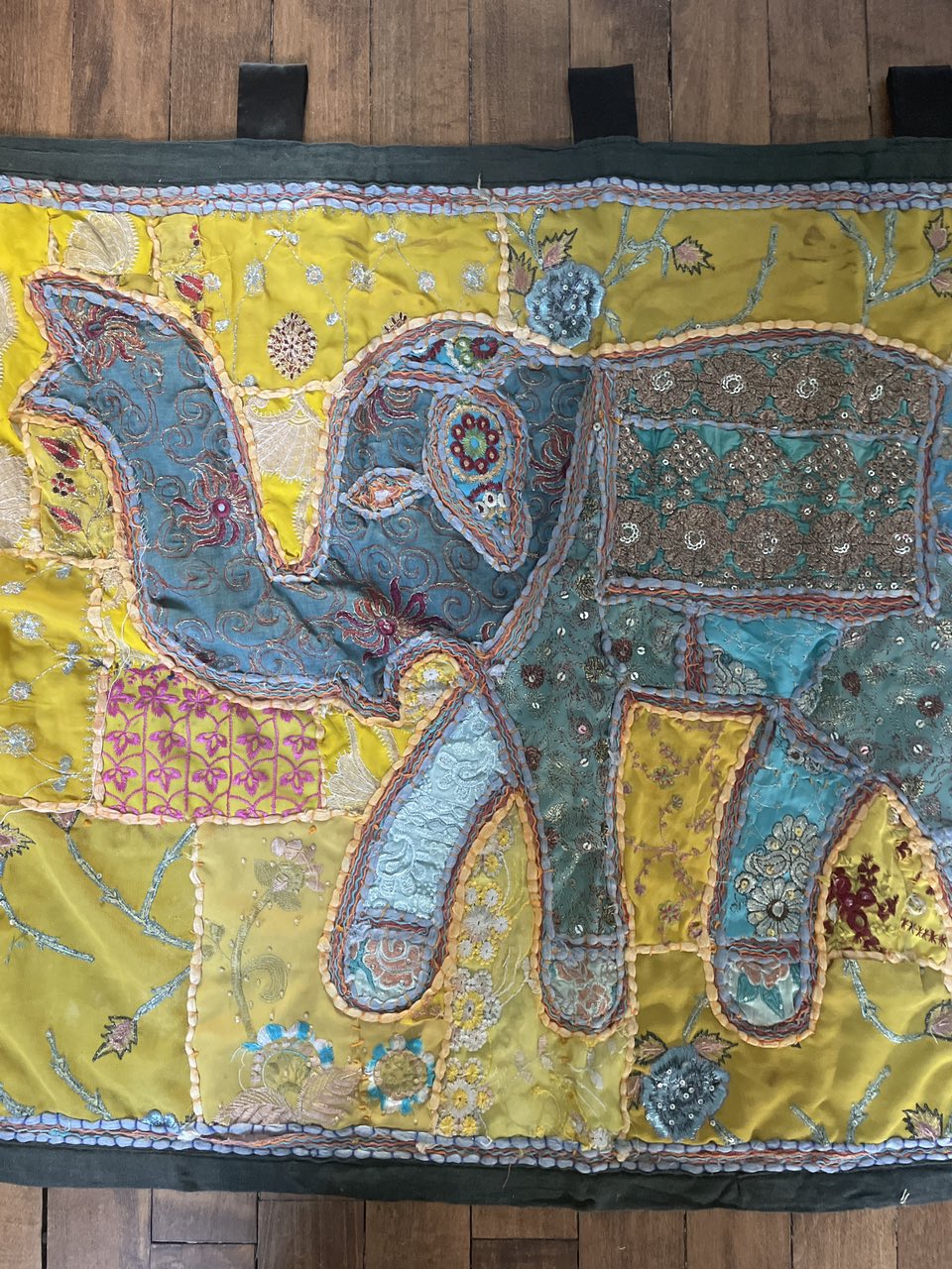 Hand embroidery Elefant image indicator(2)