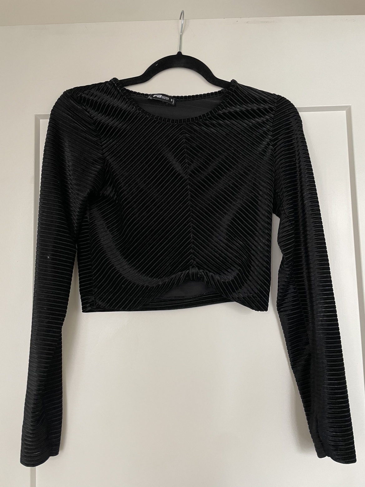 Super cute cropped long sleeve top image indicator(2)