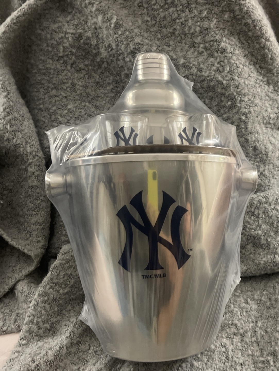 Yankees Ice Bucket Cooler w Cocktail Shaker & 6 Shot Glasses