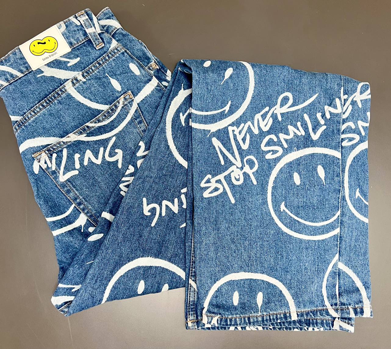 EUC H&M Smiley Jeans , Ladies Size 6 🥕 thumbnail